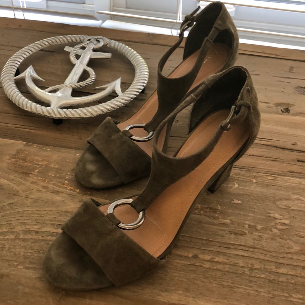 Tahari Shoes